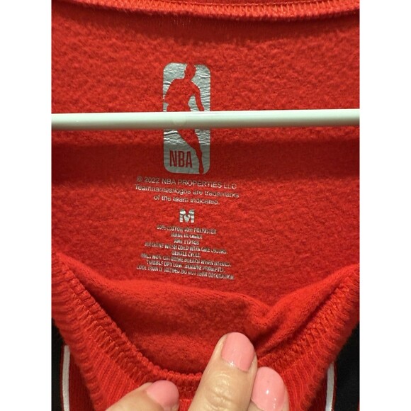 90s Vibe NBA Chicago Bulls Red & Black Medium M  Pullover Sweatshirt Basketball - Picture 3 of 4